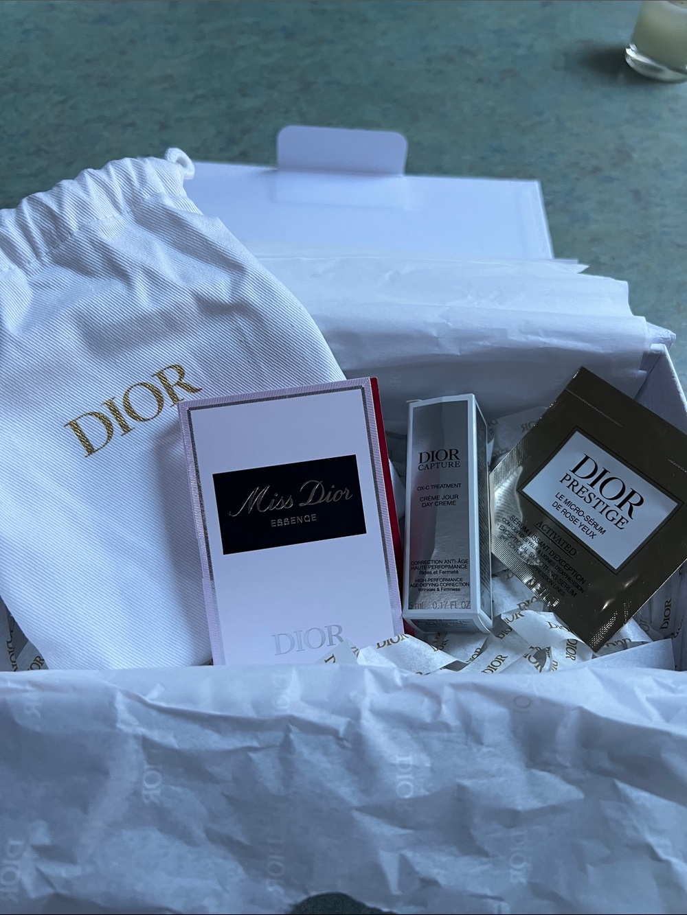 Dior gift box with tissue and sample bag (3 samples)